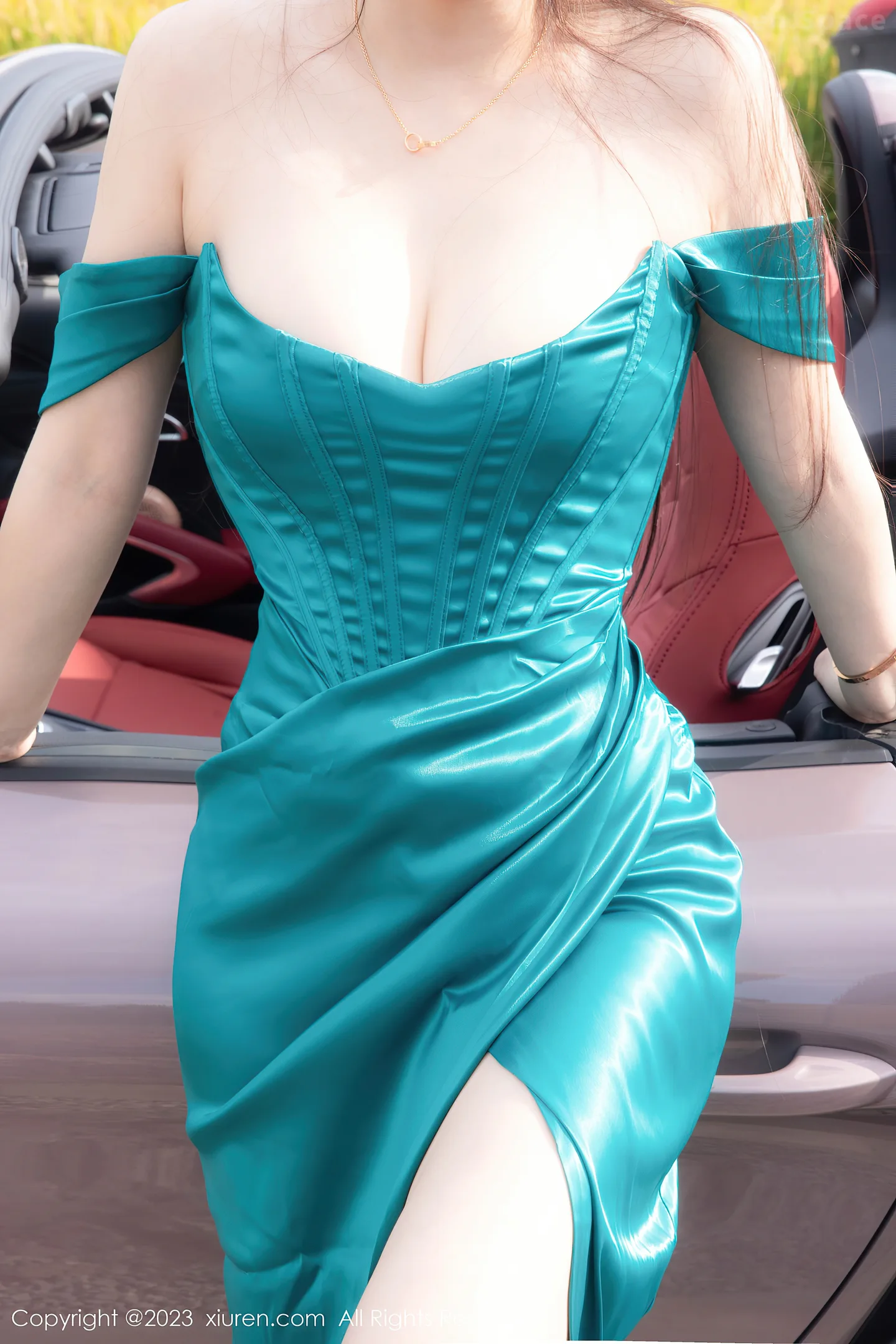 图片[6]-[XiuRen秀人网]VOL.7592 模特诗诗kiki性感露肩裙露黑色蕾丝内衣配超薄黑丝撩人诱惑写真80P-秀人网官方网站